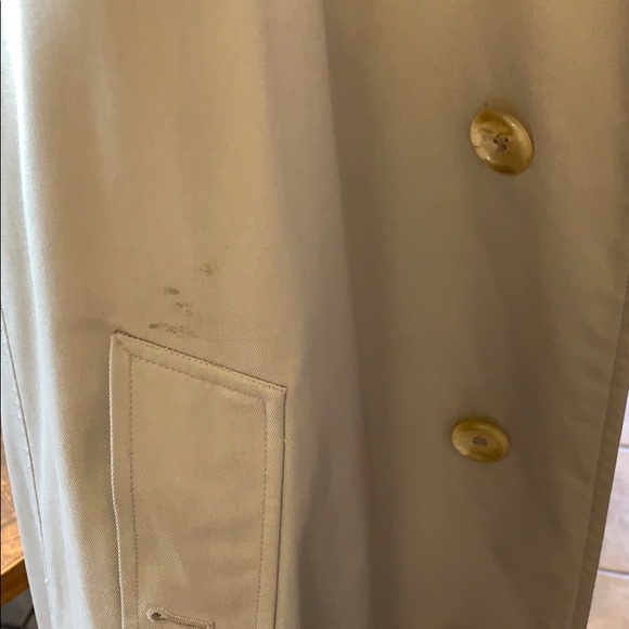 Burberry’s trench coat - Picture 7 of 8